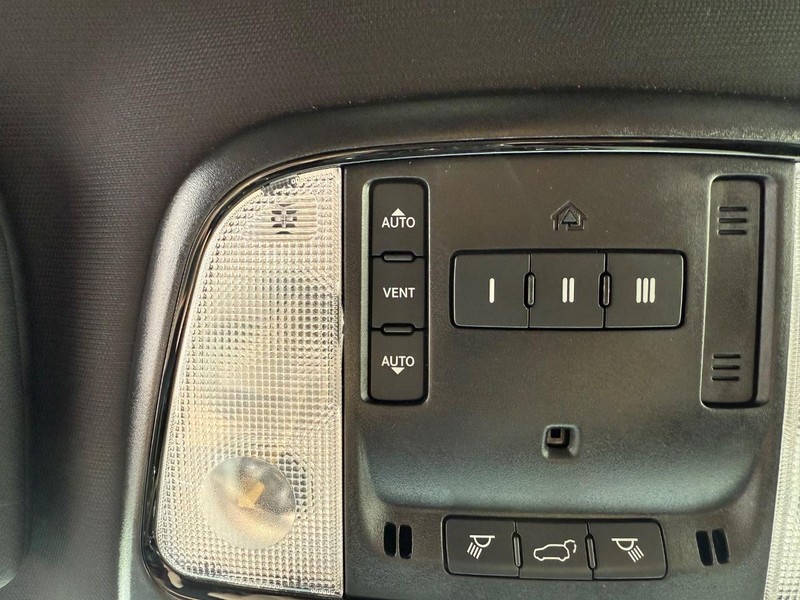 Dodge Durango Vehicle Full-screen Gallery Image 31