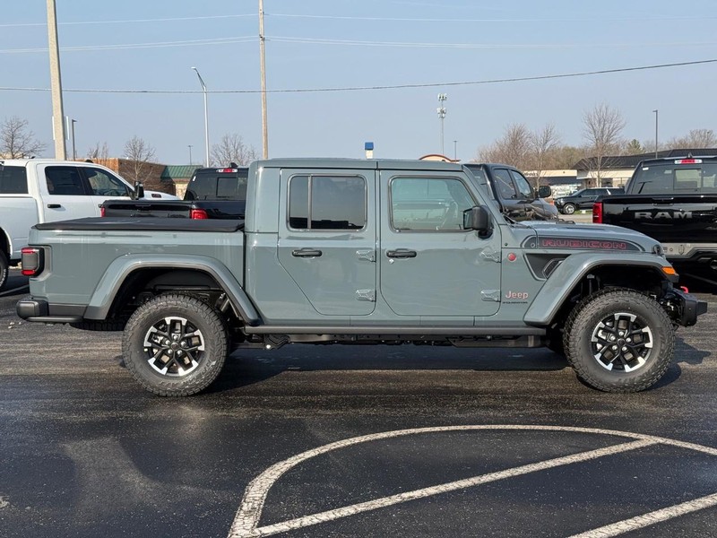 Jeep Gladiator Vehicle Full-screen Gallery Image 2