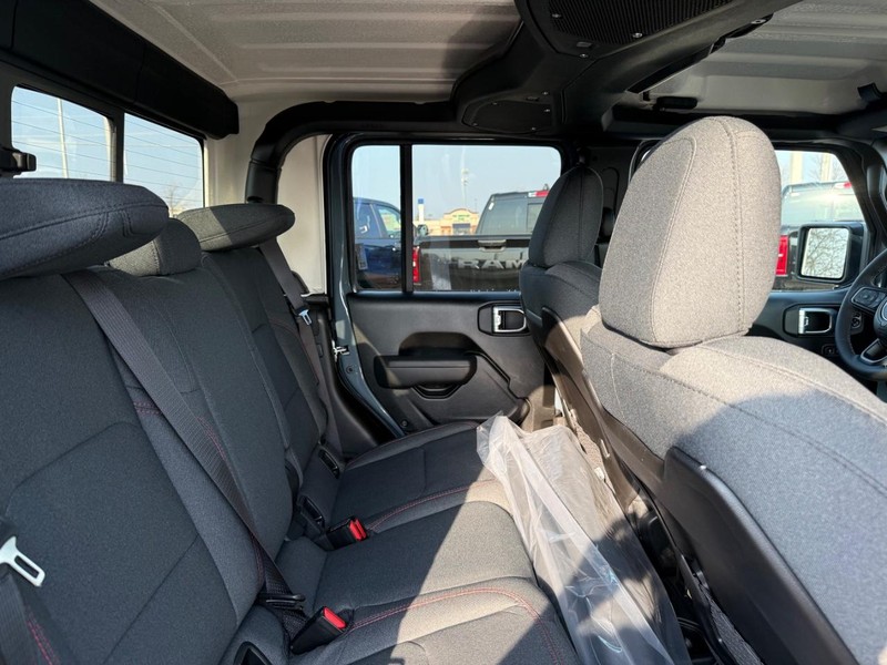 Jeep Gladiator Vehicle Full-screen Gallery Image 10
