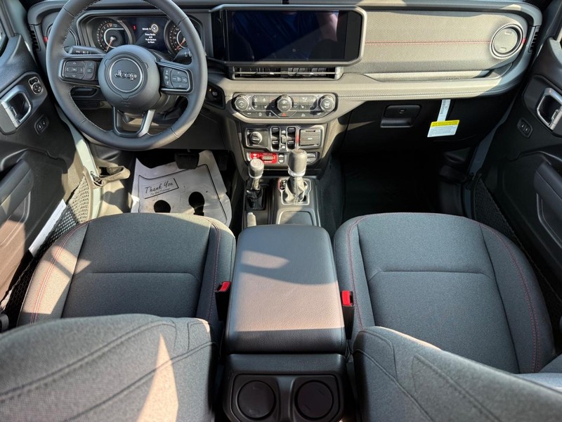 Jeep Gladiator Vehicle Full-screen Gallery Image 12