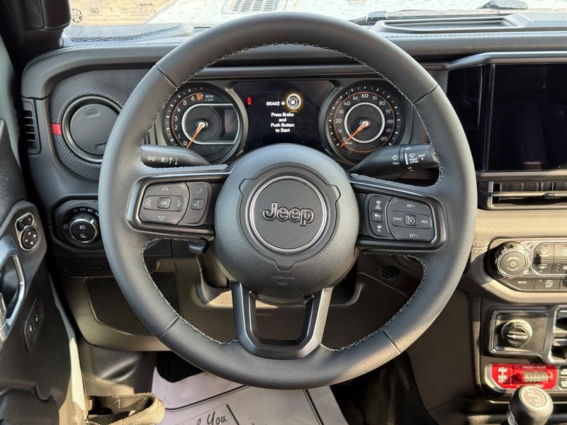 Jeep Gladiator Vehicle Full-screen Gallery Image 13
