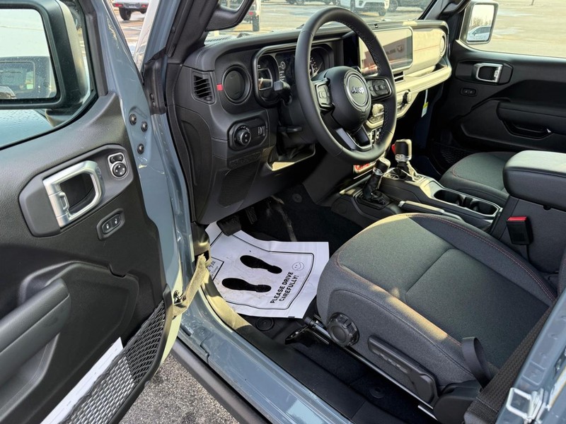 Jeep Gladiator Vehicle Full-screen Gallery Image 16