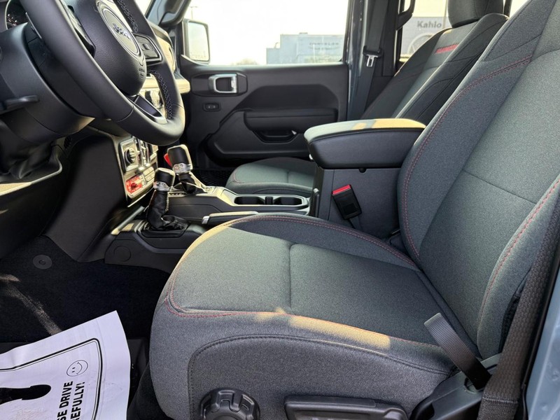 Jeep Gladiator Vehicle Full-screen Gallery Image 17