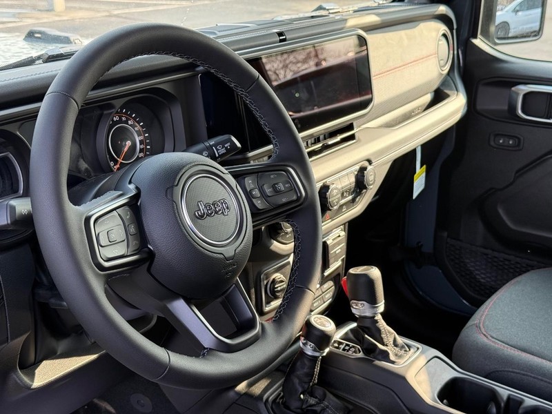 Jeep Gladiator Vehicle Full-screen Gallery Image 18