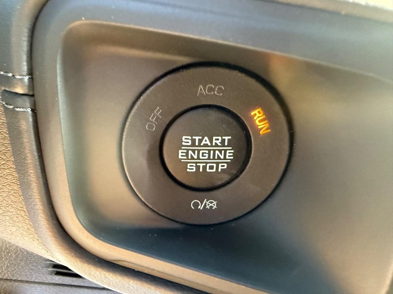Jeep Gladiator Vehicle Full-screen Gallery Image 21