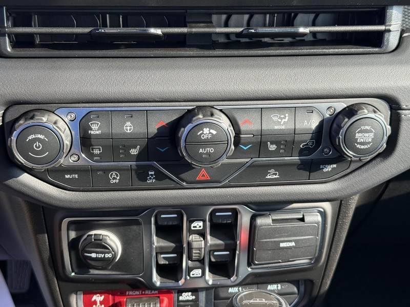 Jeep Gladiator Vehicle Full-screen Gallery Image 25