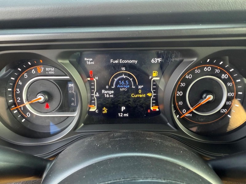 Jeep Gladiator Vehicle Full-screen Gallery Image 28