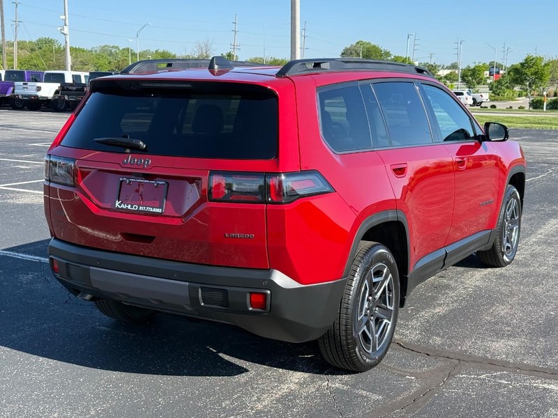 Jeep Cherokee Vehicle Full-screen Gallery Image 3