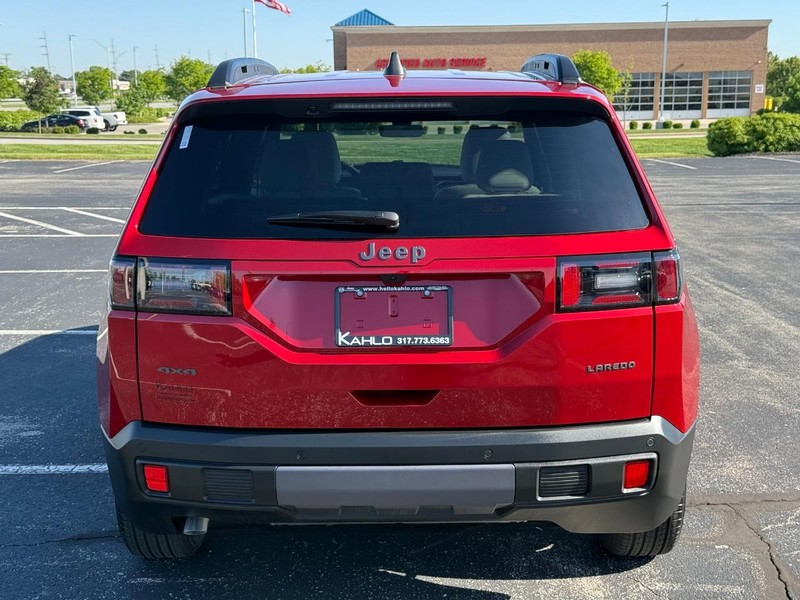 Jeep Cherokee Vehicle Full-screen Gallery Image 4