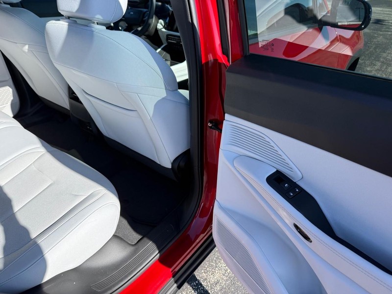 Jeep Cherokee Vehicle Full-screen Gallery Image 11