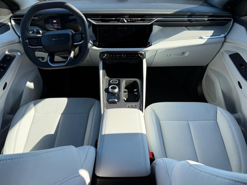 Jeep Cherokee Vehicle Full-screen Gallery Image 12