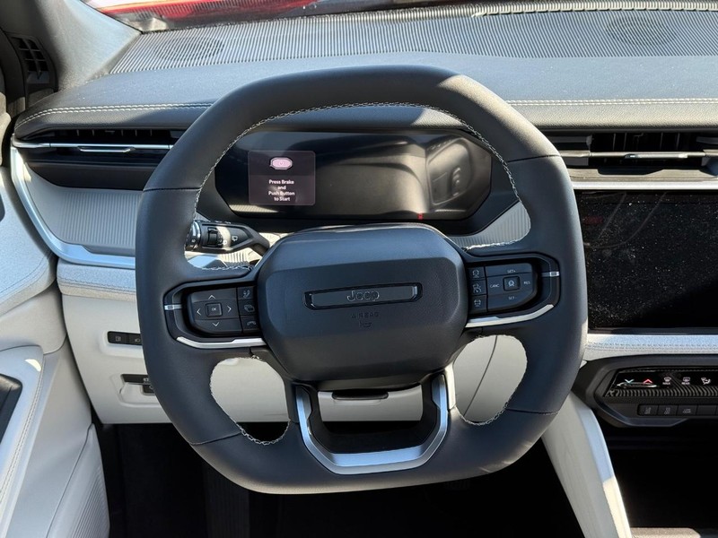 Jeep Cherokee Vehicle Full-screen Gallery Image 13