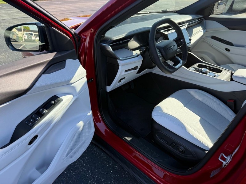 Jeep Cherokee Vehicle Full-screen Gallery Image 17