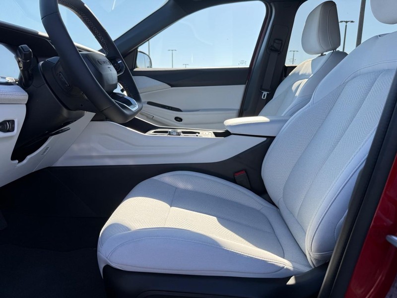 Jeep Cherokee Vehicle Full-screen Gallery Image 18