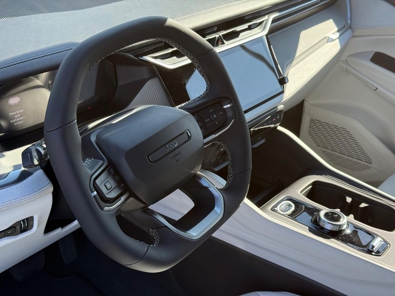 Jeep Cherokee Vehicle Full-screen Gallery Image 19