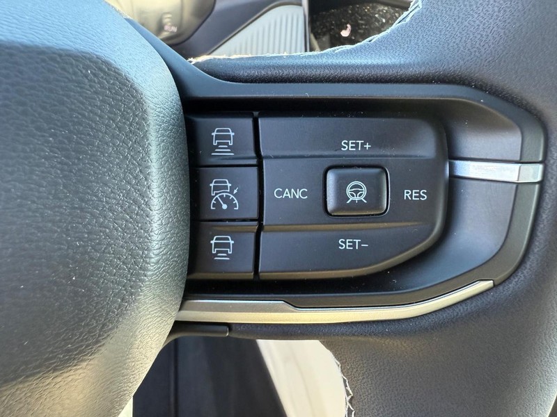 Jeep Cherokee Vehicle Full-screen Gallery Image 21