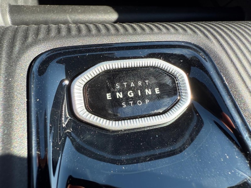 Jeep Cherokee Vehicle Full-screen Gallery Image 22