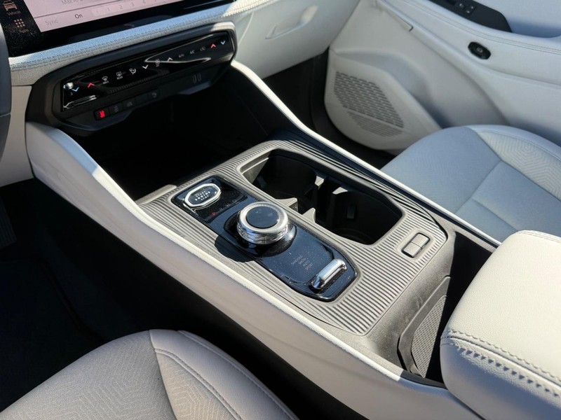 Jeep Cherokee Vehicle Full-screen Gallery Image 25