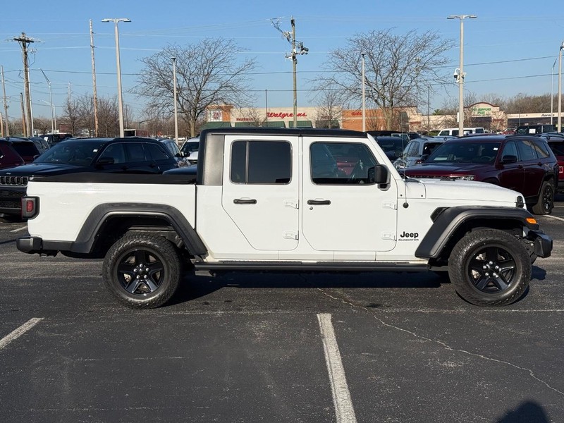 Jeep Gladiator Vehicle Full-screen Gallery Image 2