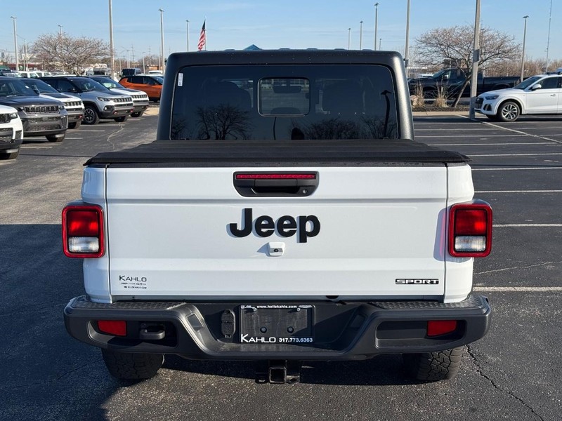 Jeep Gladiator Vehicle Full-screen Gallery Image 4