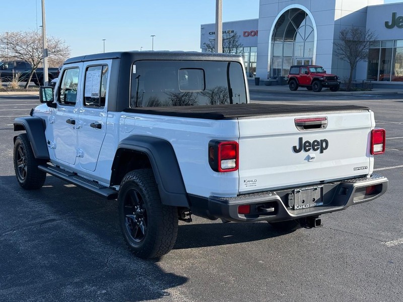 Jeep Gladiator Vehicle Full-screen Gallery Image 5
