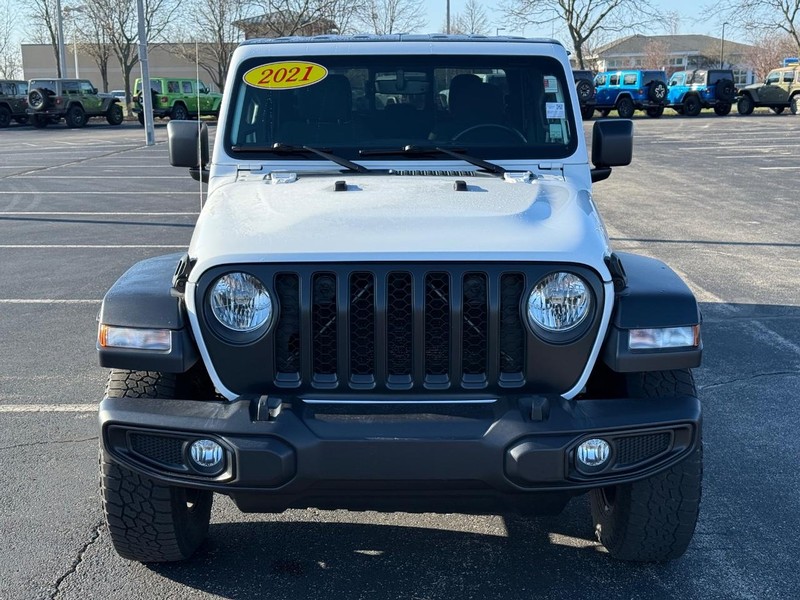 Jeep Gladiator Vehicle Full-screen Gallery Image 9