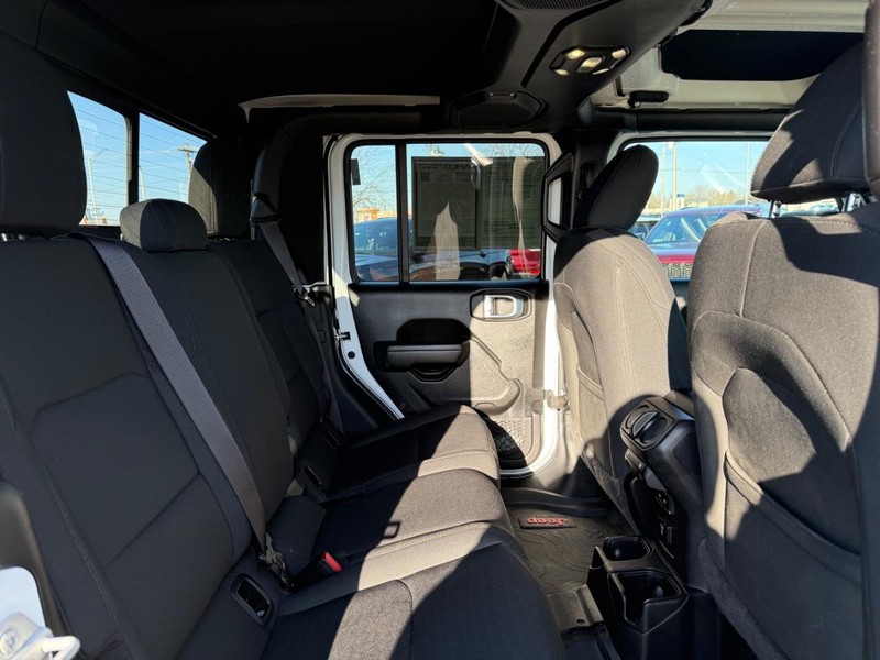 Jeep Gladiator Vehicle Full-screen Gallery Image 10