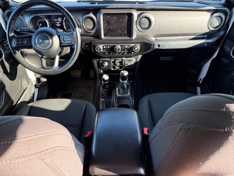 Jeep Gladiator Vehicle Full-screen Gallery Image 12