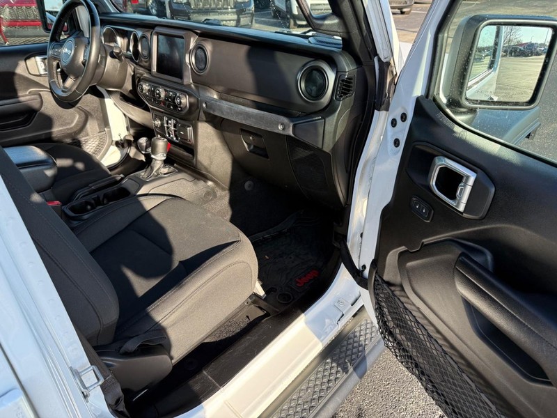 Jeep Gladiator Vehicle Full-screen Gallery Image 14