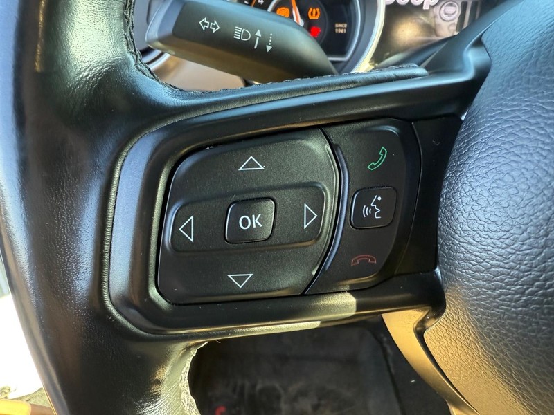 Jeep Gladiator Vehicle Full-screen Gallery Image 19