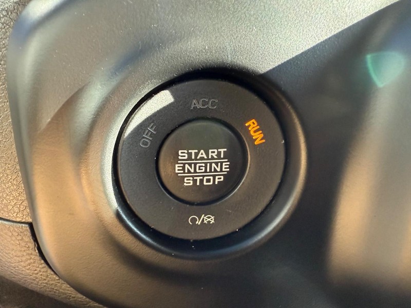 Jeep Gladiator Vehicle Full-screen Gallery Image 21