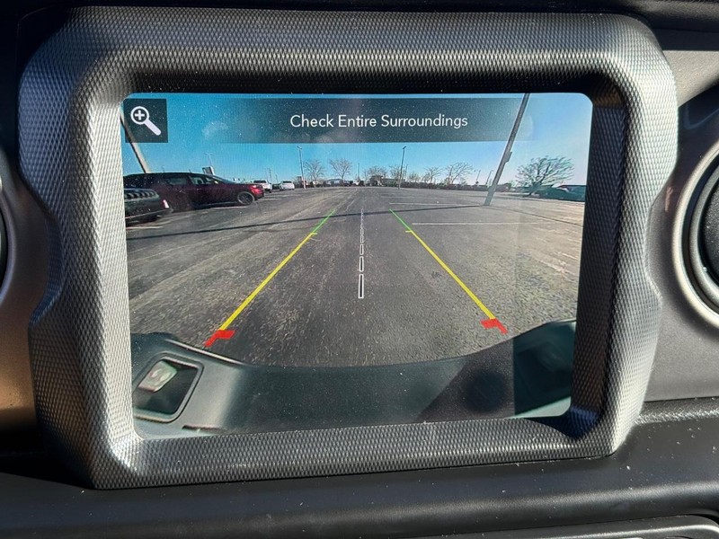 Jeep Gladiator Vehicle Full-screen Gallery Image 23