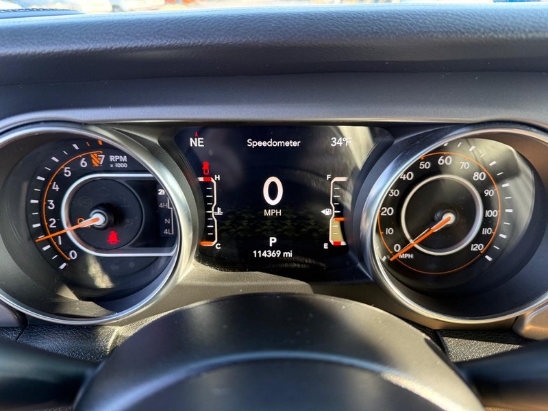 Jeep Gladiator Vehicle Full-screen Gallery Image 28