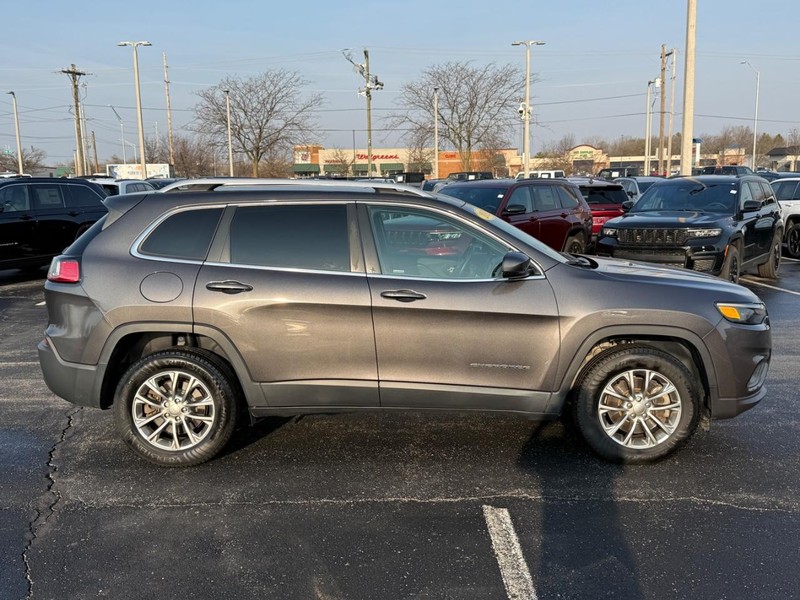 Jeep Cherokee Vehicle Full-screen Gallery Image 2
