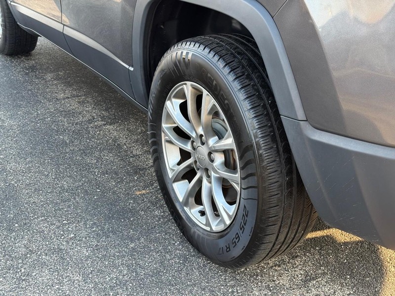 Jeep Cherokee Vehicle Full-screen Gallery Image 6
