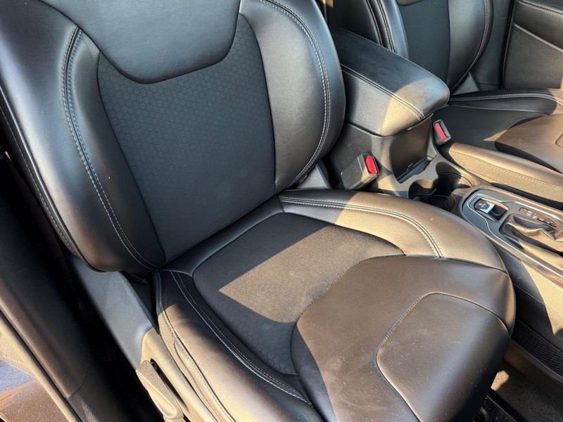 Jeep Cherokee Vehicle Full-screen Gallery Image 15