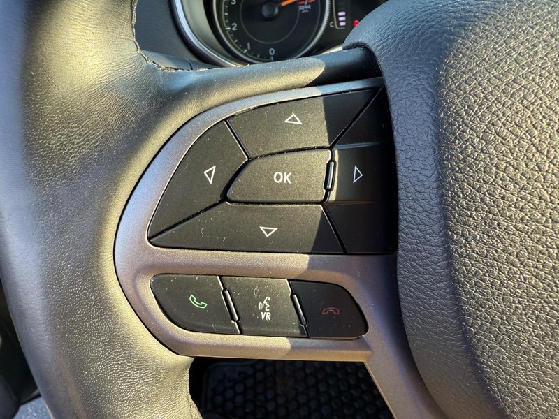 Jeep Cherokee Vehicle Full-screen Gallery Image 19