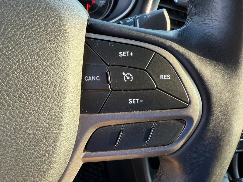Jeep Cherokee Vehicle Full-screen Gallery Image 20