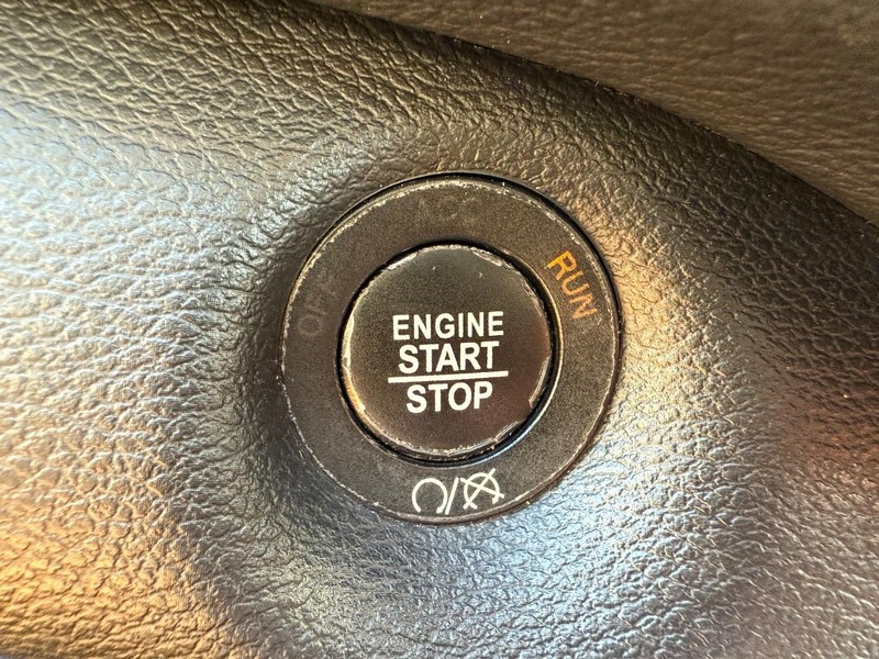 Jeep Cherokee Vehicle Full-screen Gallery Image 21