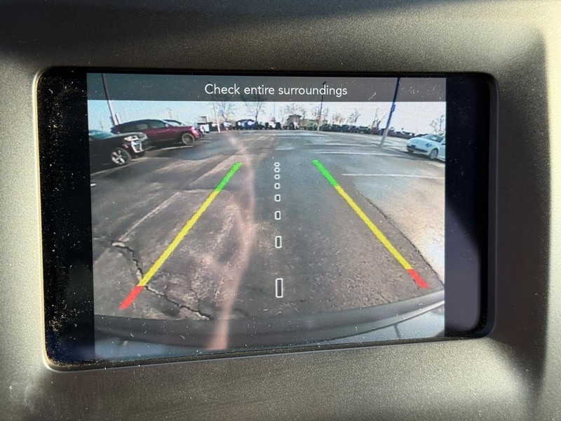 Jeep Cherokee Vehicle Full-screen Gallery Image 23