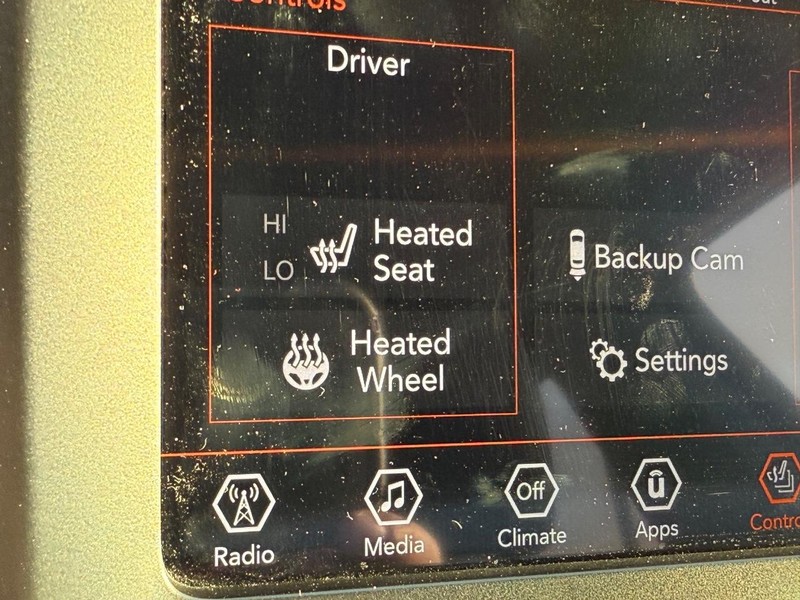 Jeep Cherokee Vehicle Full-screen Gallery Image 24