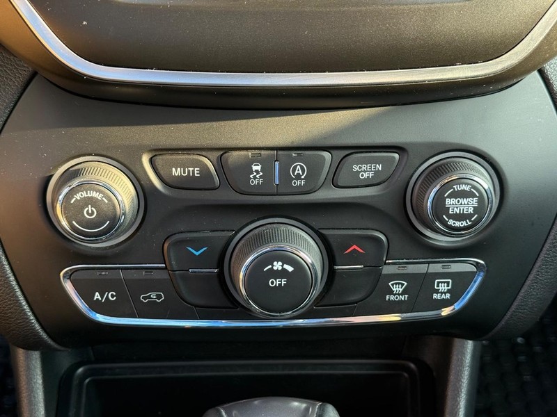 Jeep Cherokee Vehicle Full-screen Gallery Image 25