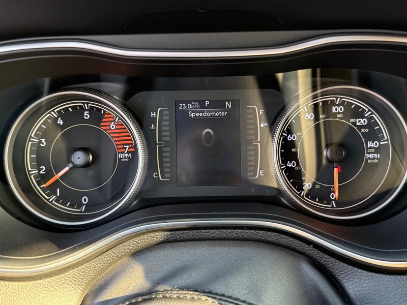 Jeep Cherokee Vehicle Full-screen Gallery Image 28