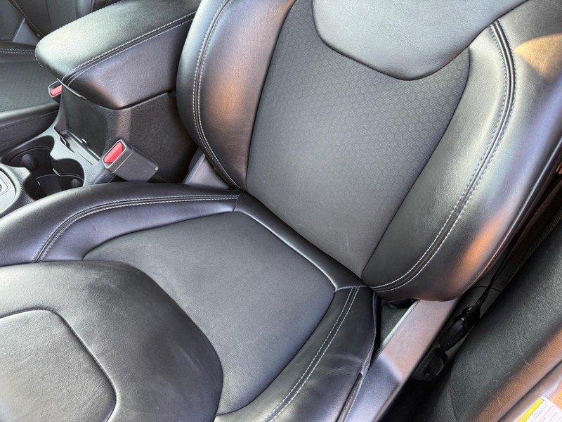 Jeep Cherokee Vehicle Full-screen Gallery Image 30
