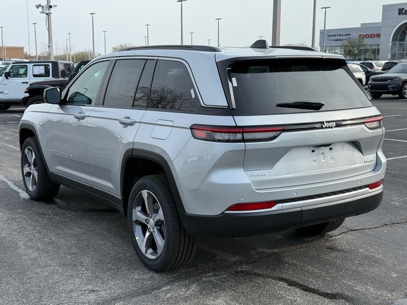 Jeep Grand Cherokee Vehicle Full-screen Gallery Image 5