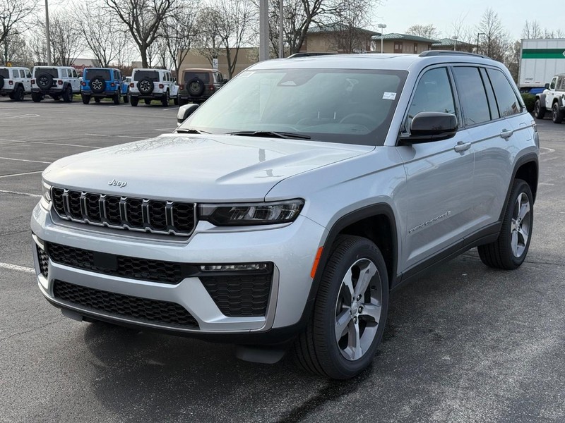 Jeep Grand Cherokee Vehicle Full-screen Gallery Image 9