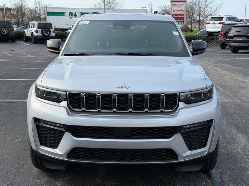 Jeep Grand Cherokee Vehicle Full-screen Gallery Image 10