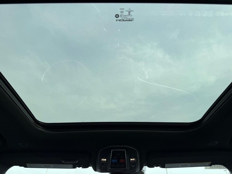 Jeep Grand Cherokee Vehicle Full-screen Gallery Image 13