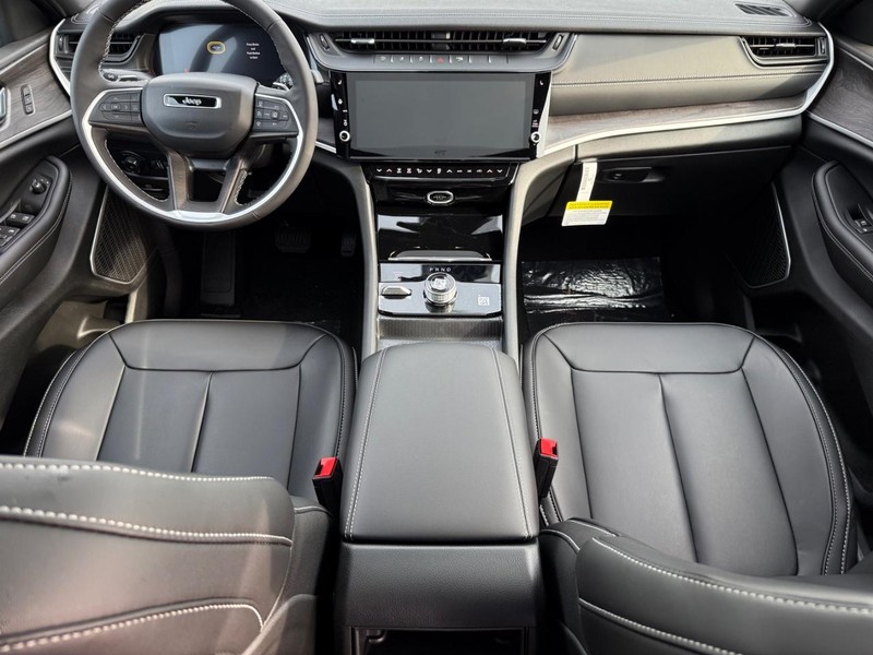 Jeep Grand Cherokee Vehicle Full-screen Gallery Image 14