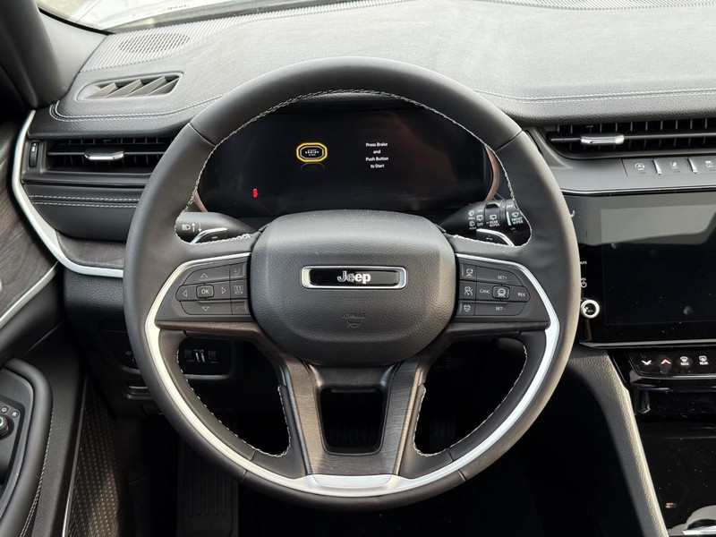 Jeep Grand Cherokee Vehicle Full-screen Gallery Image 15
